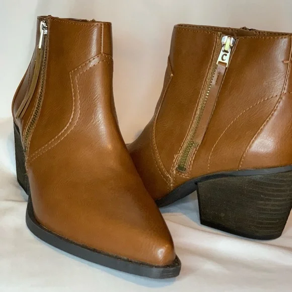 2 for $48 Women’s Sam Edelman Brown Ankle Booties with Sleek Design - Picture 4 of 6
